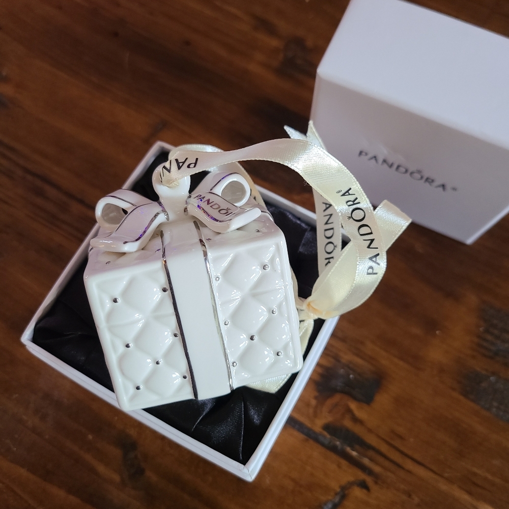 💥Pandora 2016 Christmas Present Ornament